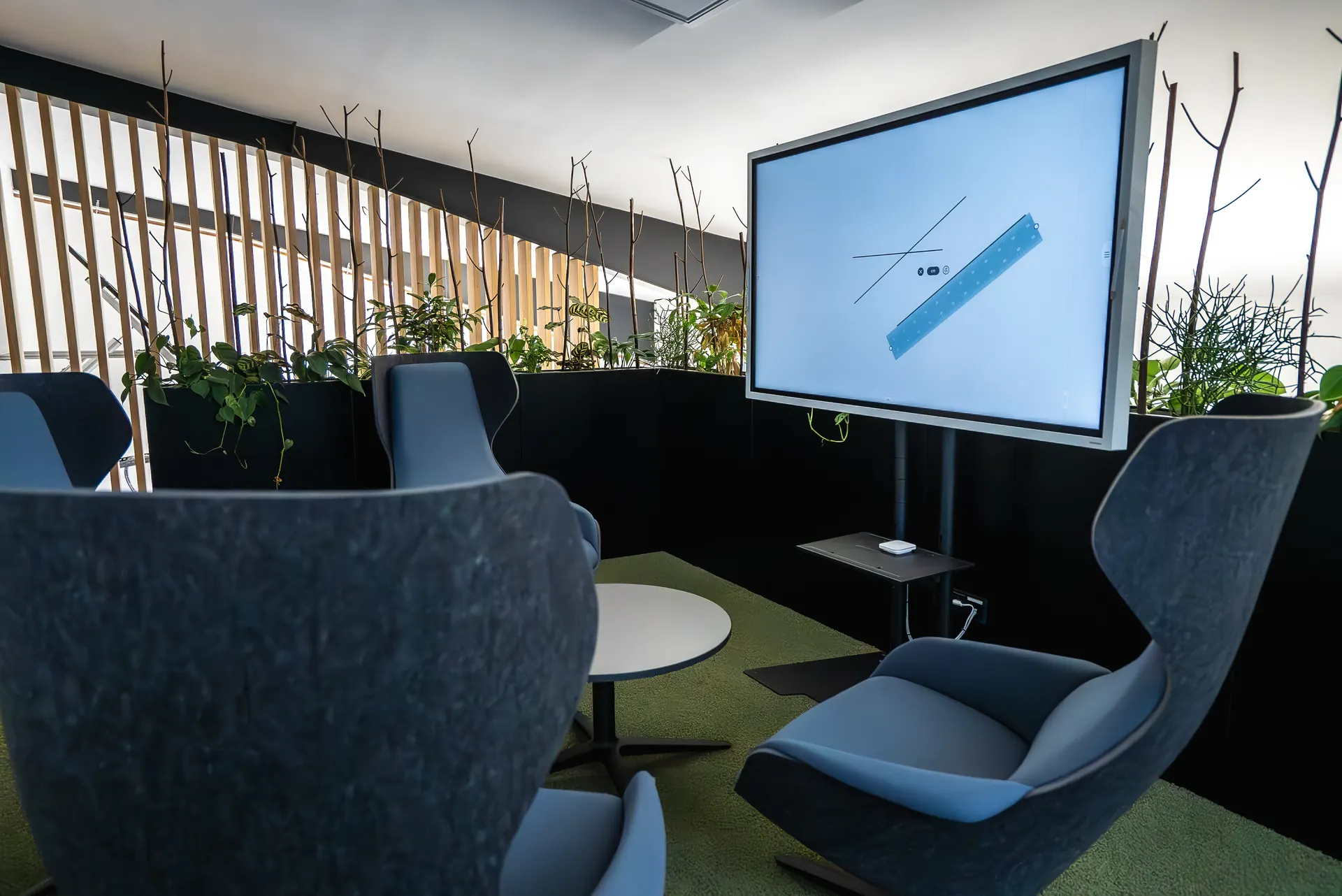 Lounge-Bereich im Hilker Solar Showroom